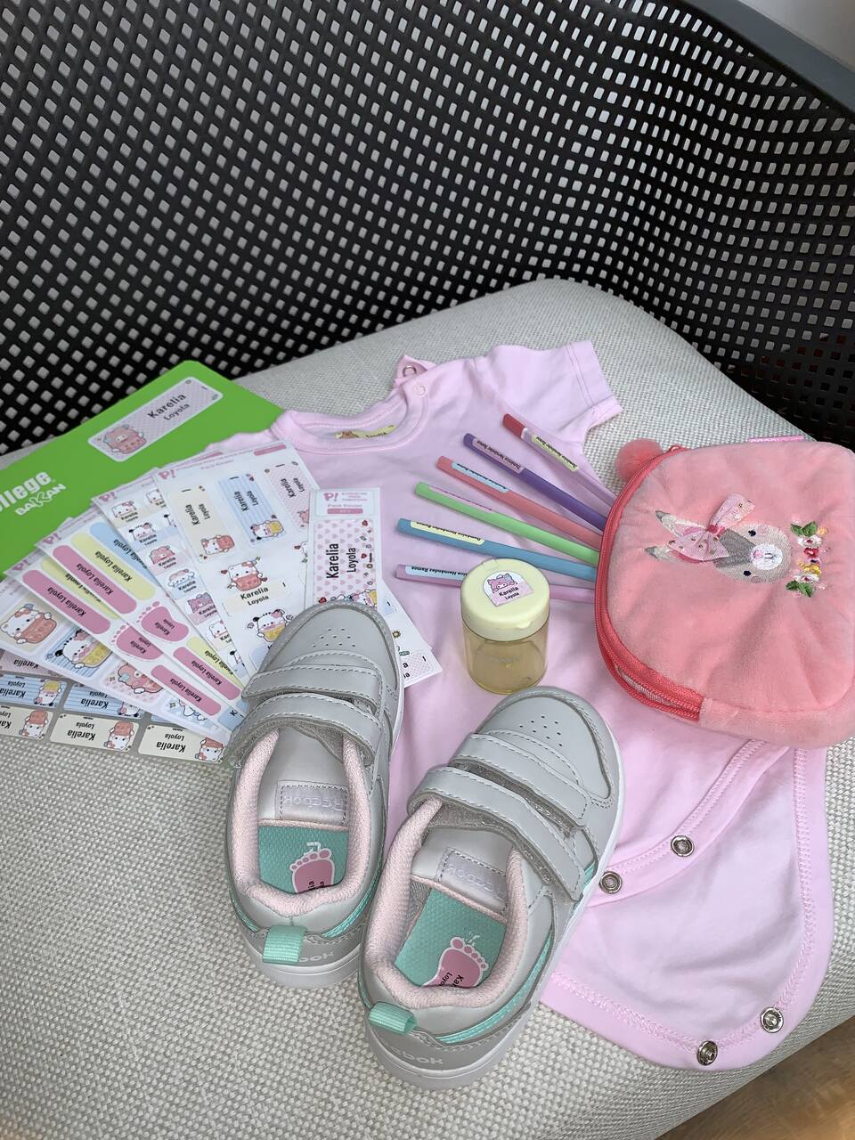 Pack Kinder con etiquetas para ropa, objetos y cuadernos